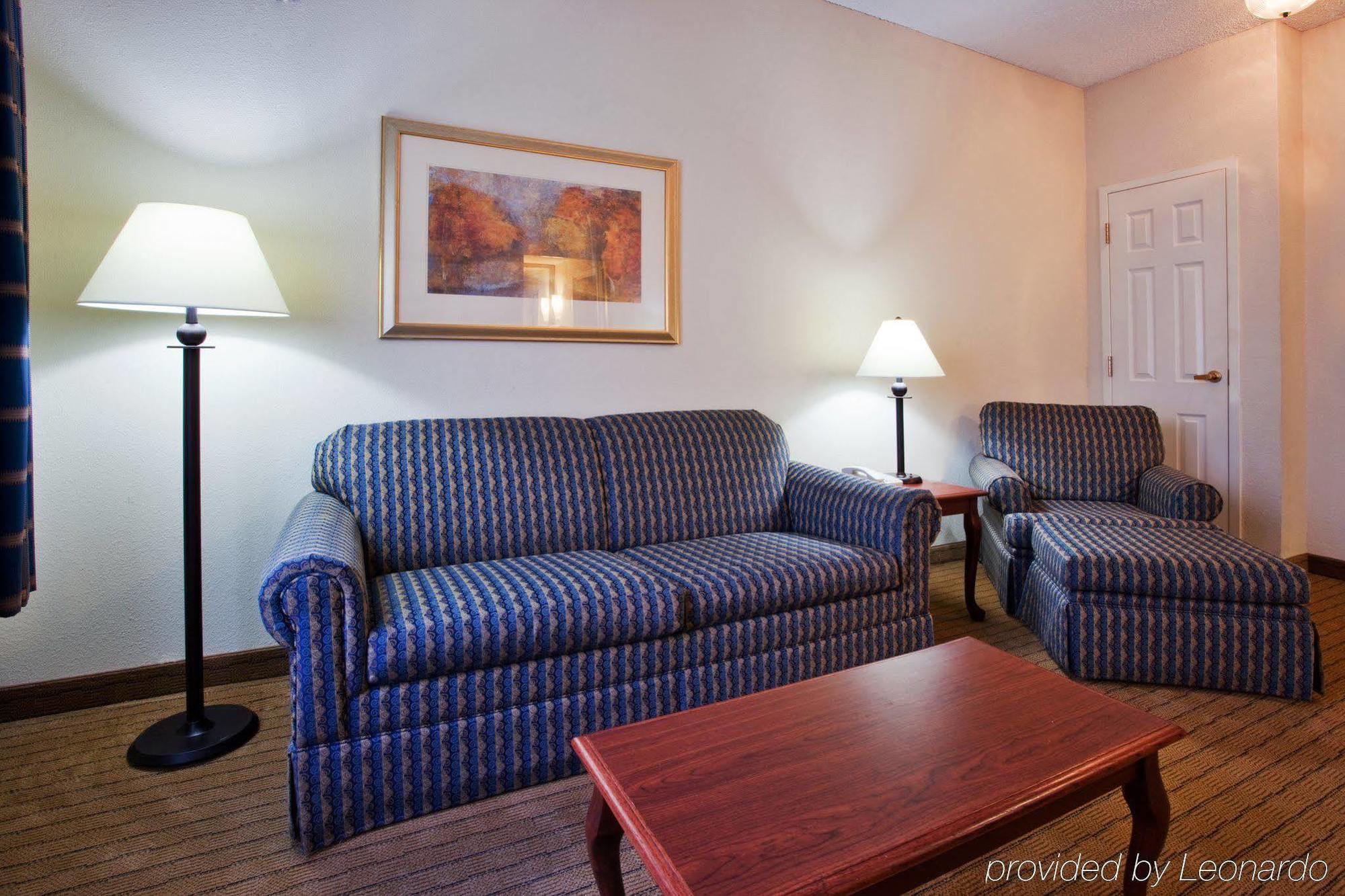 Holiday Inn Hotel And Suites Peachtree City By Ihg Chambre photo